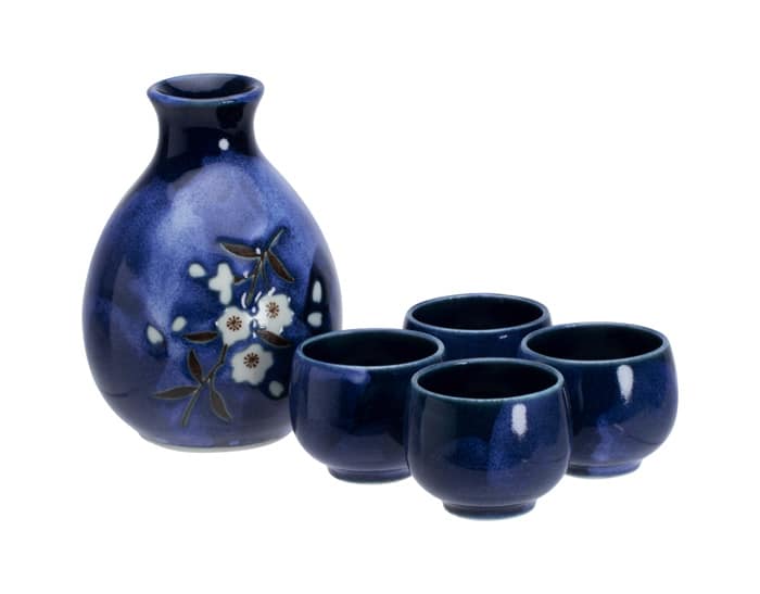 Sake-Set - Blue Sakura - Tokyo Design Studio - Kirschblütenmuster - 290ml + 50ml von Tokyo Design Studio