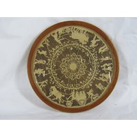Herrliche Holzschnittschale Unter Glas Tierkreis von TollBranchFarm
