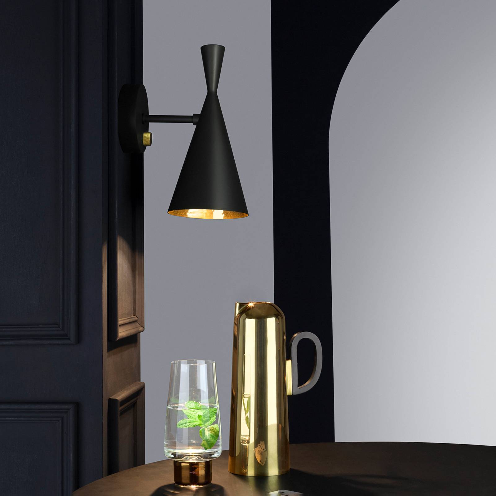 Tom Dixon Beat Wall Wandleuchte, schwarz/messing von Tom Dixon