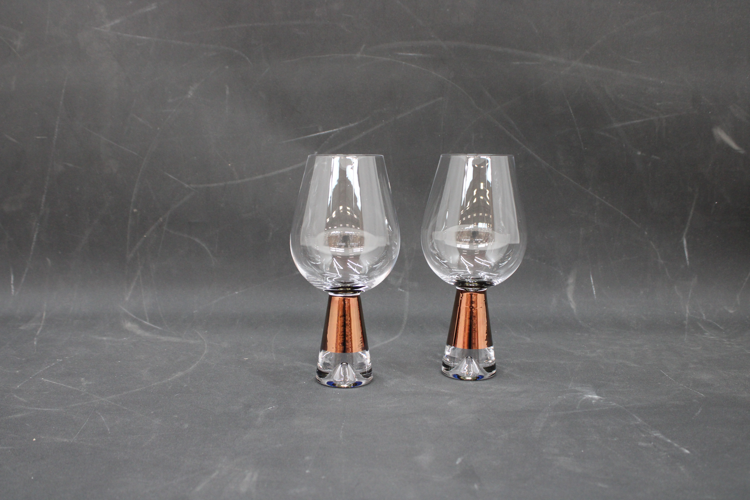 Tom Dixon - Tank Weinglas 2er-Set Glas Weinglas Rotweinglas Weißweinglas schwarz Tom Dixon - Tank Weinglas 2er-Set Glas Weinglas Rotweinglas Weißweinglas schwarz von Tom Dixon