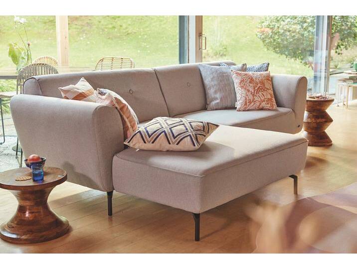 TOM TAILOR HOME Ecksofa NEW WAVE, breite Chaiselongue hellgrauer Webstoff TBO39, Stylischer Retrolook mit Kopfheftung und Keder. Schwarze Metallfüße von Tom-Tailor