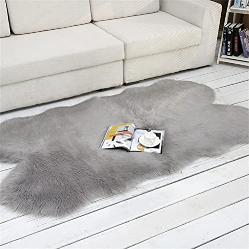 Tomifine Lammfell Schaffell Teppich Faux Fell Teppich Flauschig Kunstfell Teppiche Dekofell Unregelmäßig Bettvorleger Weiche Bodenmatte Sofa Matte (40 x 60 cm,Grau) von Tomifine