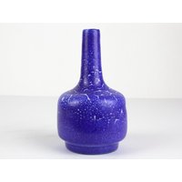 Blaue Studio Keramik Vase Von Ktu, Signierte Studiokeramik Kunsttöperei Unterstab Mid Century, Vintage 60Er von TomsVintageCeramics