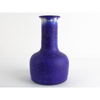 Ktu Blaue Studio Keramik Vase, Blaue Glasur, Signierte Studiokeramik Von Kunsttöperei Unterstab Ktu, Mid Century, Vintage 60Er von TomsVintageCeramics