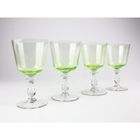 Antike Weingläser Mathilde, Uranglas, Weißweingläser, Handschliff, Deutschland 1900-1920 von TomsVintageSalon