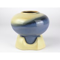 Weiß Blaue Keramik Vase, West Germany, Mid Century, Mcm Blau Weiße Vase von TomsVintageSalon