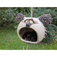 Futterhäuschen Eule, Vogelhaus, Winterfutter, Meisenfutter Futterhäuschen Eule, Vogelhaus, Winterfutter, Meisenfutter von Tongestalten