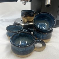 Espressotasse Blau Glasiert Gemütliche Form Frei Nach Bilbo Beutlin von Tonklumpen