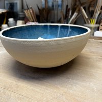 Große Schüssel/Schale Blau Weiß Glasiertes Steinzeug 25 cm Durchmesser von Tonklumpen