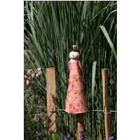 Prinzessin Hanni Huschewind Gartenkeramik Zaunhocker Insektenzipfel Prinzessin Hanni Huschewind Gartenkeramik Zaunhocker Insektenzipfel von Tonkoecksch