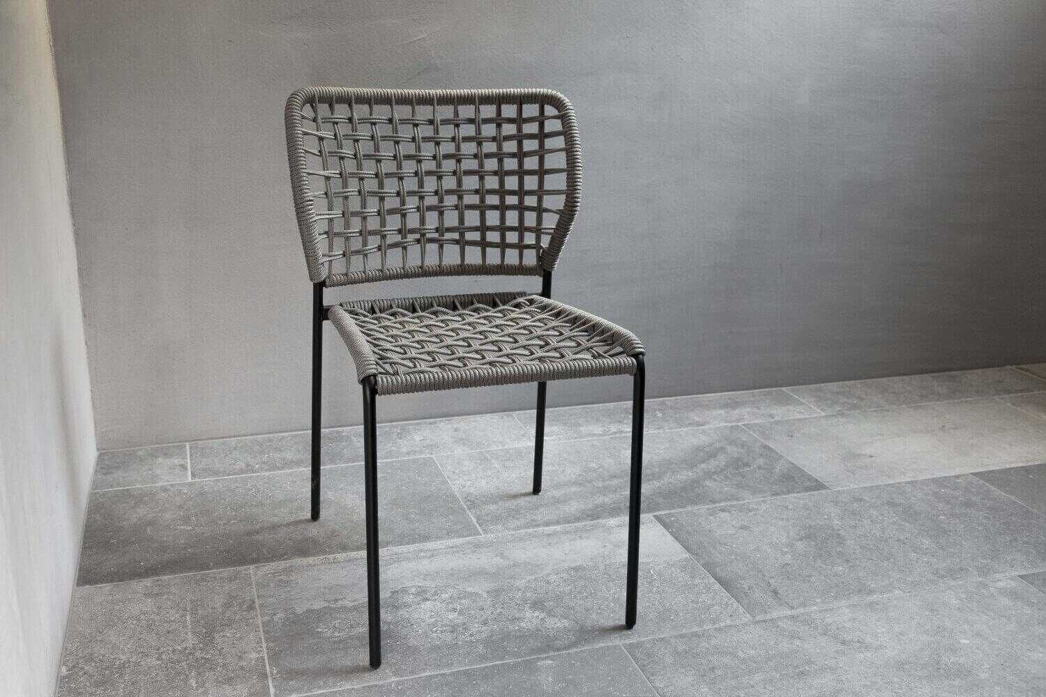 2er-Set Stuhl Corda Chair Handgeflochtene Sitzfläche Stoff Kevlar Hellgrau 2er-Set Stuhl Corda Chair Handgeflochtene Sitzfläche Stoff Kevlar Hellgrau von Tonon