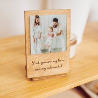 Neue Papa Geschenke Geburtstagsgeschenk Für Großvater Vatertagsgeschenk Zum Ersten Mal Von Der Tochter Ihn Einzigartige Fotorahmen 1., 2.jahrestag Neue Papa Geschenke Geburtstagsgeschenk Für Großvater Vatertagsgeschenk Zum Ersten Mal Von Der Tochter Ihn Einzigartige Fotorahmen 1., 2.jahrestag von TonyLeather