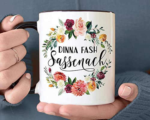 Top Banana Gifts Sassenach-Kaffeetasse aus Keramik, 325 ml, spülmaschinenfest, wiederverwendbar, schottische Outlander-Tasse von Top Banana Gifts