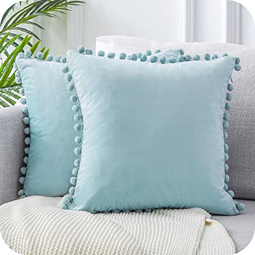 Topfinel 2er Set Samt Kissen mit Pompoms Einfarbig Kissenbezüge Dekorative Kissenhülle Kopfkissen Sitzkissen Dekokissen Couchkisen für Sofa Schlafzimmer Büro Auto 40X40cm Hellblau von Topfinel