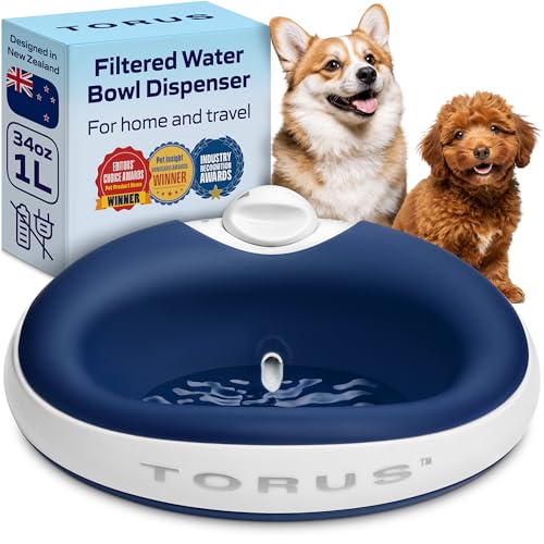 Torus Pet Mini gefilterter Wassernapf (blau) – 1 Liter – Napf für Zuhause und unterwegs – automatisch befüllbar – tragbar – antimikrobiell – BPA-frei – Katze – Kleiner Hund von Torus Pet