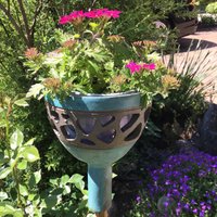 Dekoratives Pflanzgefäß Oder Windlicht Für Gartenstab Dekoratives Pflanzgefäß Oder Windlicht Für Gartenstab von Toscati