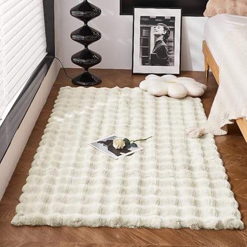 Tospass Wohnzimmer Teppich 140x200cm Beige Weiß Flauschiger Hochflor Shaggy Kaninchenfellimitat Teppich Schlafzimmer Kinderzimmer Weich Warm rutschfest Maschinenwaschbar Faltbarer Fellteppich von Tospass