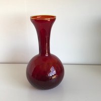 Vintage Mid Century Rote Vase - Amberina Dunkel Rubinrot Strukturierte Glas Knospe von TotallyRadicalRetro