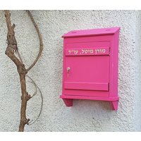 Briefkasten Aus Holz | Personalisierter Wandkasten Abschließbarer Mit 2 Schlüsseln von TouchAndWood