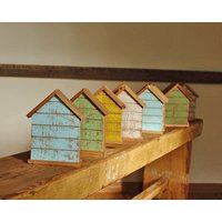 Dekoratives Holzhaus | Rustikale Wohndekor Massivholzschild Hausnummer Schild von TouchAndWood