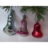 Buntes Glöckchen..retro Kunterbunte Dekoration. Weihnachtliche Glasanhänger von TouchTheOld