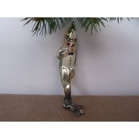 Fabelhafte Erbsen-Anwälte Im Frack. Entzückender Schmuck. Figur Von Cipollino. Vintage-Weihnachtsbaum-Glasanhänger von TouchTheOld