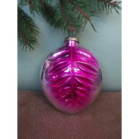 Glänzendes Baumblatt. Großes Blatt. Rosa Vintage Weihnachtsglas Ornament von TouchTheOld