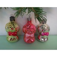 Süße Weihnachtshunde. Farbige Hunde. Set Von Vintage Weihnachtsglas Ornamenten von TouchTheOld