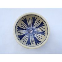 Handgemachte Dipschale Aus Keramik Blaue Kornblumendekor, Snackschale von TouchingBlue