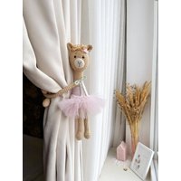Lama Vorhanghalter Pink Raffhalter Babyzimmer Dekor Tier Strick Gardinenhalter Kinderzimmer von ToysByGromova