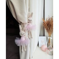Rosa Ballerina Hase Vorhang Raffhalter Kinderzimmer Dekor Pink Tier Kaninchen Gardinenhalter von ToysByGromova