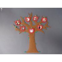 stammbaum-Fotorahmen in An Der Wand Befestigten Kindern von Trabiccoli