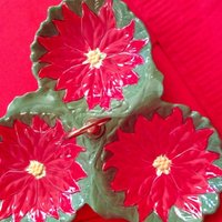 Poinsettia 3-Teiliges Tablett Mit Goldfarbenem Griff Vintage Handbemalte Weihnachtskeramik Aus Den 1960Er Jahren von TracyShort10