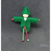 Weihnachtself - Puppe Elfe Weihnachtsmann Helfer Waldorfpuppe, Biegepuppe, Kunstpuppe, Sorgenpuppe von TracysGardenFairies