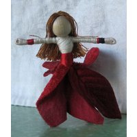 Weihnachtsfee Puppe - Tiefroter Samt Christbaumschmuck Blumenfee Fee Waldorfpuppe von TracysGardenFairies