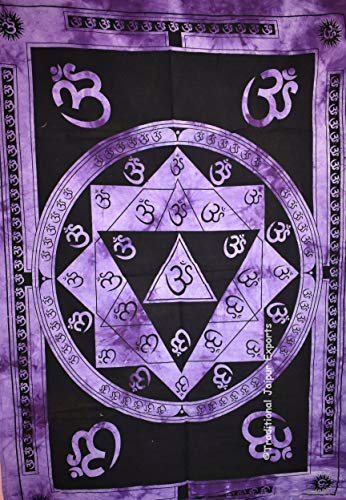 Traditional Jaipur Tie Dye Om Mandala Wand Kunst Poster, religiöse Wand-Dekor, böhmische Wandbehang, Hippie Wohnheim Zimmer Dekoration, Gypsy Wandkunst, Größe 30"x 40", viel Glück Poster von Traditional Jaipur