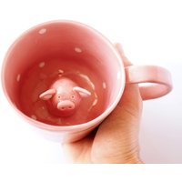 Schwein Kaffeebecher, Niedlichen Versteckten Tier Becher. Handbemalte Tasse. Handgefertigt in Italien von TramaiCeramics