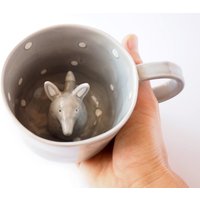 Wolf Kaffeebecher, Überraschungsbecher, Süßer Tier Becher, Verstecktes Tasse. Handbemalte Handgefertigt in Italien von TramaiCeramics