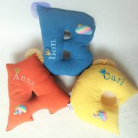 Buchstabenkissen Aus Musselin Mit Namen von TrauminselDaris