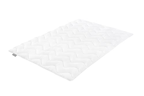 Traumnacht Ganzjahresdecke 155x220 cm, antiallergische Steppdecke, Bettdecke fürs ganze Jahr mit kuschelig weichem Microfaserbezug, Öko Tex zertifiziert, produziert nach deutschem Qualitätsstandard Traumnacht Ganzjahresdecke 155x220 cm, antiallergische Steppdecke, Bettdecke fürs ganze Jahr mit kuschelig weichem Microfaserbezug, Öko Tex zertifiziert, produziert nach deutschem Qualitätsstandard von Traumnacht