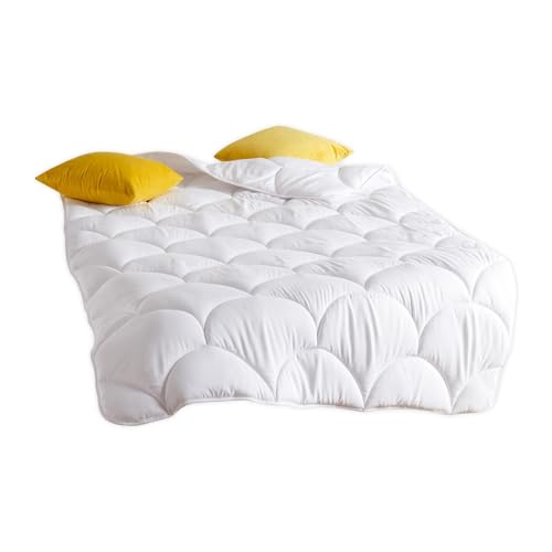 Traumschlaf Basic - Ganzjahresdecke medium, Allergikergeeignet - ATMUNGSAKTIV UND FEUCHTIGKEITSREGULIEREND 135x200 cm von Traumschlaf