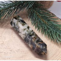 Grüner Lepidolith Turm Mit Eiseneinschlüssen- Selten - B-Ware von Traumtarot