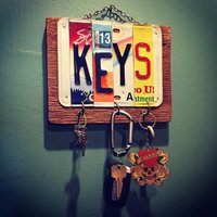 Ein Nummernschild Holz Schlüssel Halter. Haken. Wohndekor. Schlüsselhalter Für Die Wand. Garage Schlüsselhalter. Geschenk Zum Vatertag. House von TravelingSoulStudio