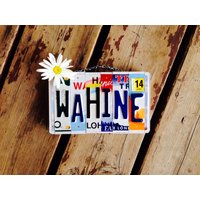 Hergestellt in Hawaii. Nummernschild Kunst. Benutzerdefinierte Zeichen. Reisen. Mädchen. Regenbogen. Liebe. Maui. Wand Hängen. Teen von TravelingSoulStudio