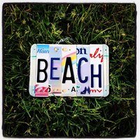 Strand Zeichen. Strandhaus. Recycelt. Dekor. Nummernschild. Muttertagsgeschenk. Geschenk Für Frau. Maritim. Wohnkultur. Handgefertigt von TravelingSoulStudio