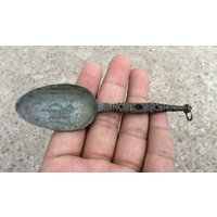 Antiker Seltener Messing Tempel Design Achmani Löffel | Traditioneller Religiöser Heiliger Pooja-Löffel Mit Verziertem Griff Antike Messingwaren Antiker Seltener Messing Tempel Design Achmani Löffel | Traditioneller Religiöser Heiliger Pooja-Löffel Mit Verziertem Griff Antike Messingwaren von TreasureArtefacts