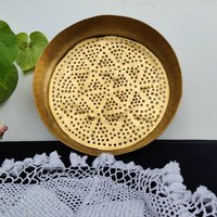 Vintage Messing Körnersieb | Rundes Reissieb Nudelsieb Gemüsesieb Hülsenfrüchte Sieb Küchengeschirr Sammlerstück Vintage Messing Körnersieb | Rundes Reissieb Nudelsieb Gemüsesieb Hülsenfrüchte Sieb Küchengeschirr Sammlerstück von TreasureArtefacts