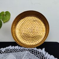 Vintage Messing Körnersieb | Rundes Reissieb Nudelsieb Gemüsesieb Hülsenfrüchte Sieb Küchengeschirr Sammlerstück Vintage Messing Körnersieb | Rundes Reissieb Nudelsieb Gemüsesieb Hülsenfrüchte Sieb Küchengeschirr Sammlerstück von TreasureArtefacts