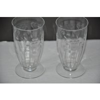 2 Vintage Etched Stemware Wassergläser von TreasureTimeCapsule