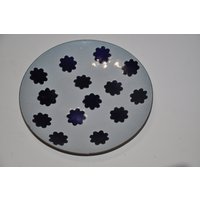 Emaille Auf Metall Handgemachtes Kleines Trinket-Teller-Silber Mit Blauem Blumen-Entwurf von TreasureTimeCapsule